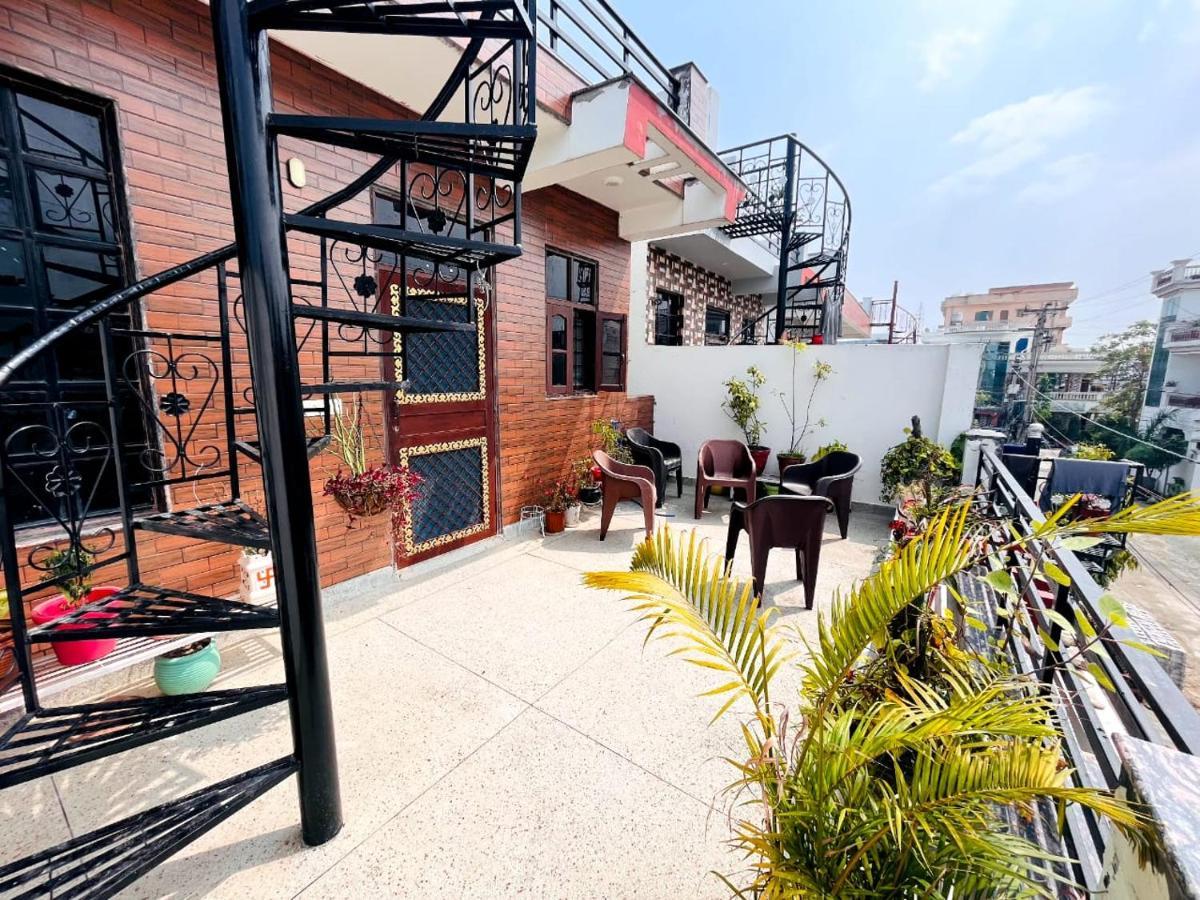 Апартаменты Sugandhim Kutir Дехрадун Экстерьер фото